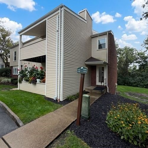 1704 Kenzie Dr, Robinson Twp, PA, 15205 | Card Image