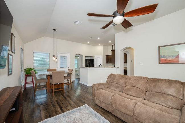817 Mockingbird St, House other with 3 bedrooms, 2 bathrooms and null parking in Navasota TX | Image 9