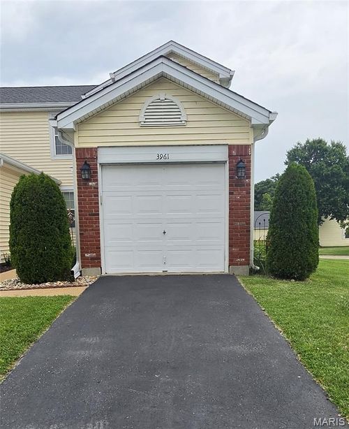 3961 Grand National Dr, Florissant, MO, 63034-3463 | Card Image