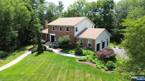 55 Gloria Dr, Allendale, NJ, 07401-1335 | Card Image