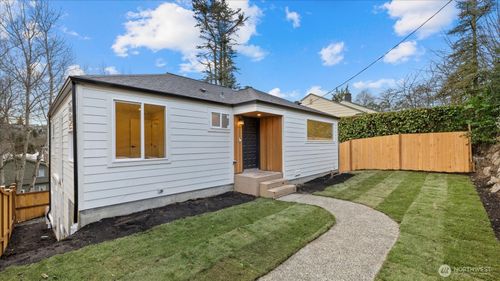 3043 31st Avenue W, Seattle, WA, 98199 | Card Image