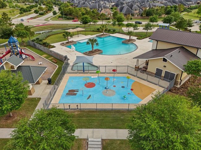 Neighborhood splash pad, pool and park | Image 43
