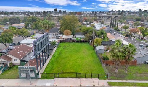 1361 N 1st St, Fresno, CA, 93703-4071 | Card Image