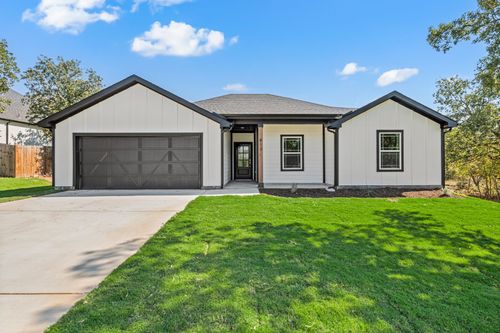 813 Haynie Dr, Runaway Bay, TX, 76426-9505 | Card Image