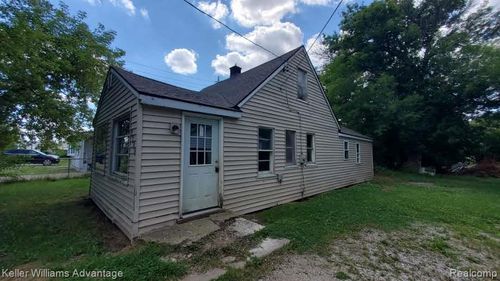 3208 Ludwig St, Burton, MI, 48529-1079 | Card Image