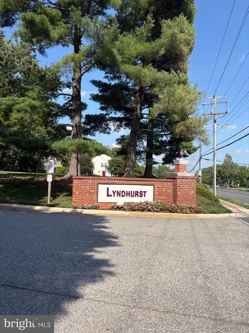 201-3890 Lyndhurst Dr, FAIRFAX, VA, 22031-3722 | Card Image
