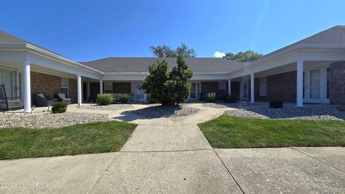 8627 Applegate Village Dr, Louisville, KY, 40219-5607 | Card Image