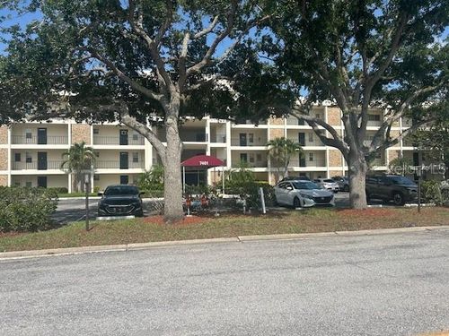 apt-201-7461 W Country Club Dr N, SARASOTA, FL, 34243-4514 | Card Image