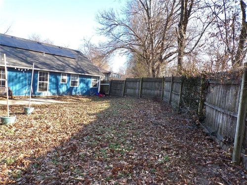 101 Woodlawn Pl, Windsor, MO, 65360-1256 | Card Image