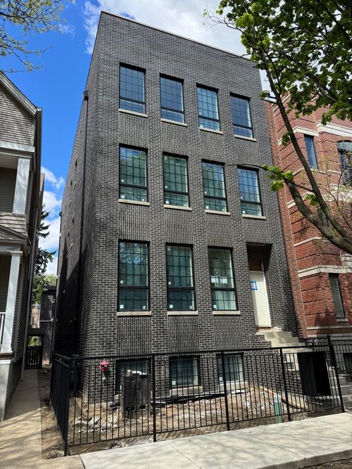 ch-3820 N Damen Ave, Chicago, IL, 60618-3904 | Card Image