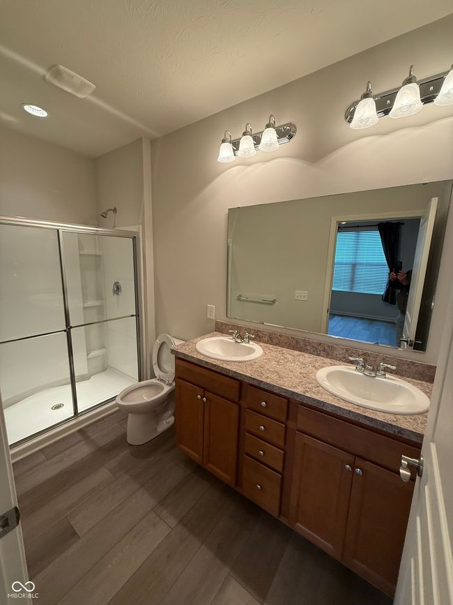 Primary Bathroom | Image 32