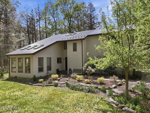124 Hawk Ln, Canadensis, PA, 18325-4761 | Card Image