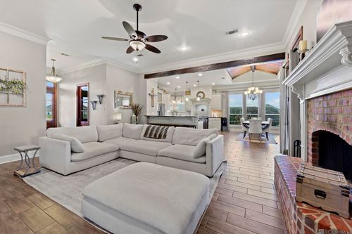 42301 Devall Rd, Prairieville, LA, 70769-6280 | Card Image