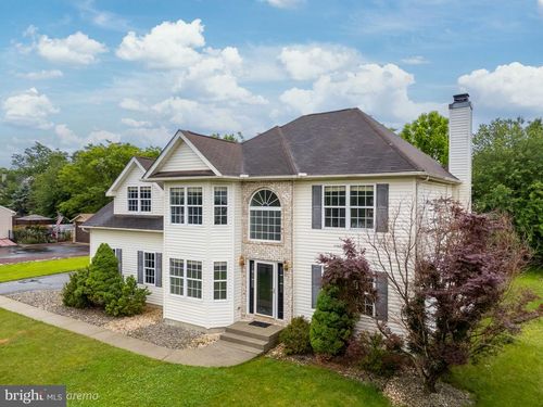 804 Blue Spruce Ln, Easton, PA, 18040-8201 | Card Image