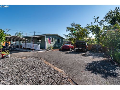 515 Nw Plateau Dr, Roseburg, OR, 97471-1284 | Card Image