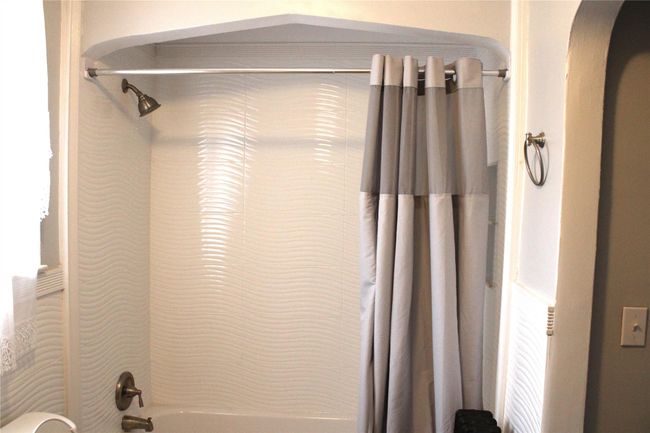 Full bath featuring shower / tub combo and toilet | Image 20