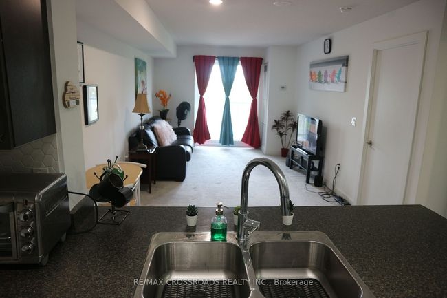 410 - 1346 Danforth Rd, Condo with 1 bedrooms, 1 bathrooms and null parking in Toronto ON | Image 4