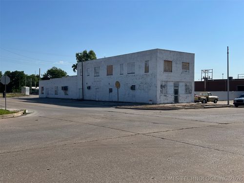 330 W 12th St, Ada, OK, 74820-6406 | Card Image