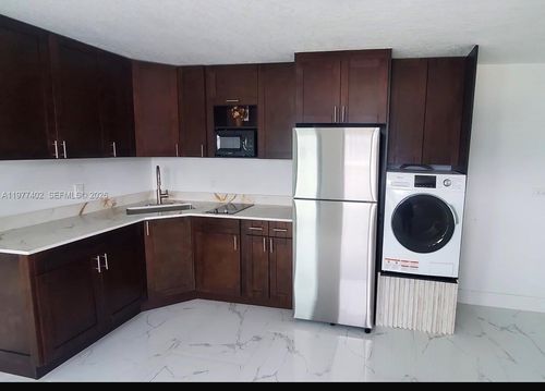 1-920 Se 8th St, Hialeah, FL, 33010-5704 | Card Image