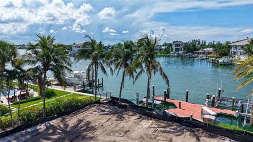 762 Siesta Dr, SARASOTA, FL, 34242-1052 | Card Image