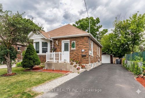 22 West St, Brampton, ON, L6X1V7 | Card Image