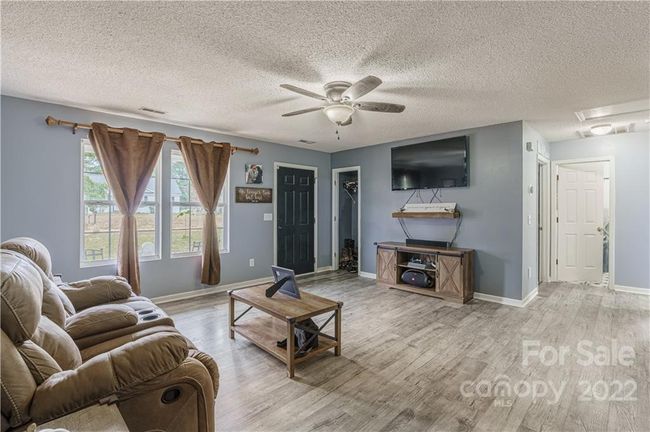617 Crout Pond Way, House other with 3 bedrooms, 2 bathrooms and null parking in Gilbert SC | Image 5