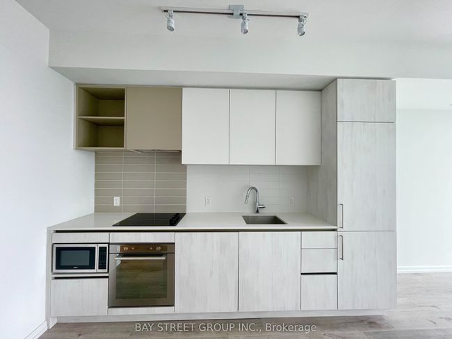 4108 - 1000 Portage Pky, Condo with 2 bedrooms, 2 bathrooms and 1 parking in Concord ON | Image 4