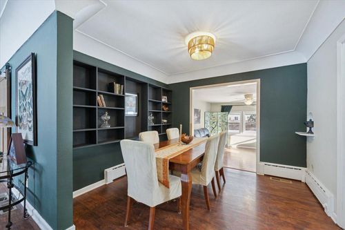 921 Holmes St S, Shakopee, MN, 55379-2414 | Card Image