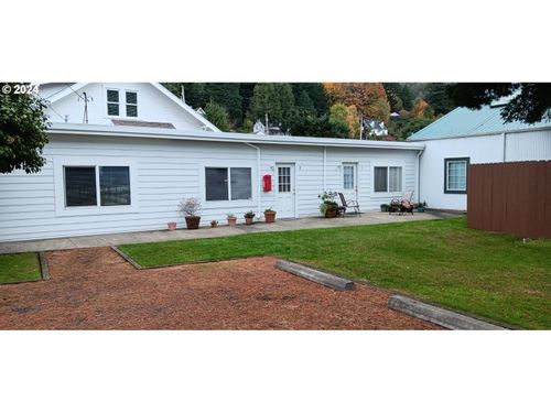 160 Spring St, Gardiner, OR, 97441-0165 | Card Image
