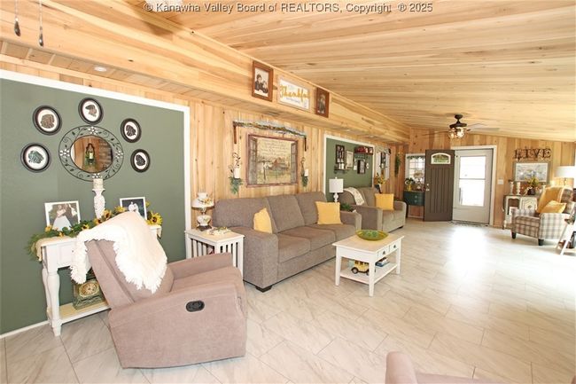 960 Grandview Rd, House other with 4 bedrooms, 3 bathrooms and null parking in Daniels WV | Image 33