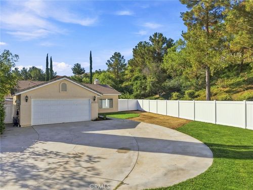 19735 Skyview Ct, Canyon Country, CA, 91351-6902 | Card Image