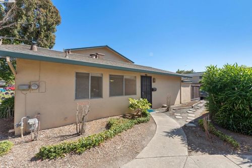 27439 Ponderosa Ct, Hayward, CA, 94545-4128 | Card Image