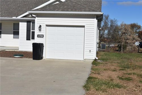 11789 Ridgeway Dr, Saint Joseph, MO, 64505-3808 | Card Image
