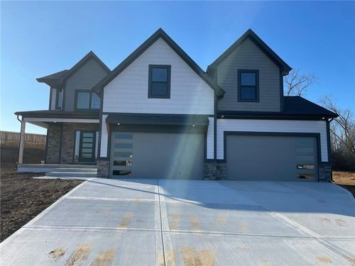 8000 Ne Crumley St, Grain Valley, MO, 64029 | Card Image