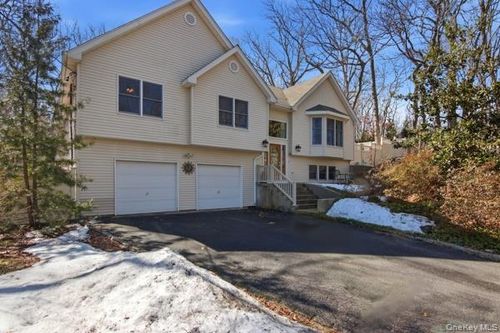 247 Dogwood Dr, Wading River, NY, 11792-1655 | Card Image