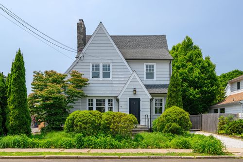 61 Quintard Ave, Norwalk, CT, 06854-3713 | Card Image