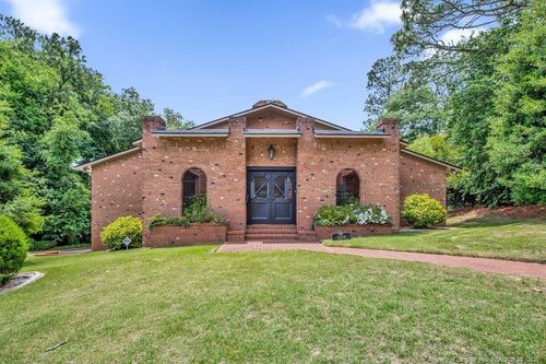1204 Longleaf Dr, Fayetteville, NC, 28305-5249 | Card Image