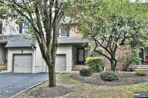 17 Allison Ct, Allendale, NJ, 07401-1615 | Card Image