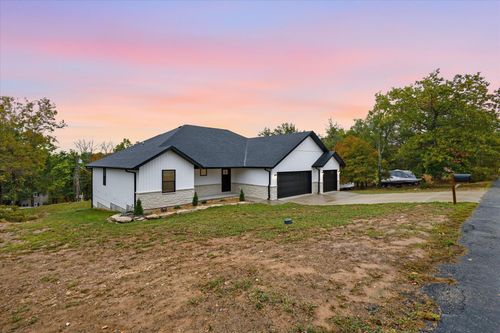 123 Pinewood Dr, Reeds Spring, MO, 65737-8556 | Card Image