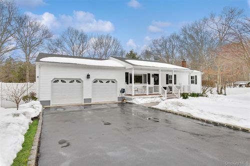 8 Vega Dr, Shoreham, NY, 11786-2305 | Card Image