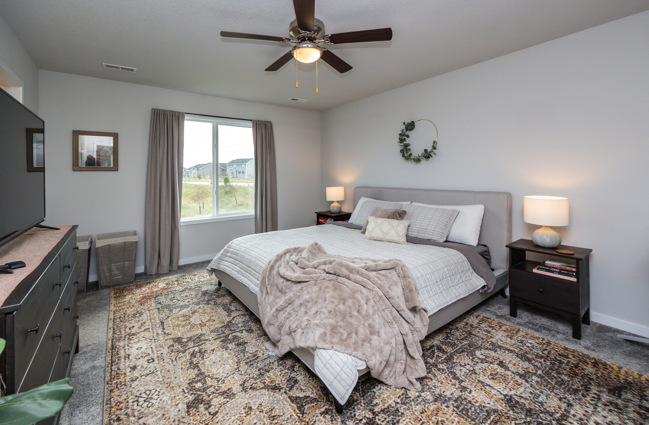 Bellflower Ln, Urbandale, IA 50323