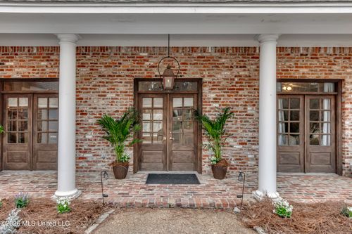 140 Whisper Lake Blvd, Madison, MS, 39110-7942 | Card Image