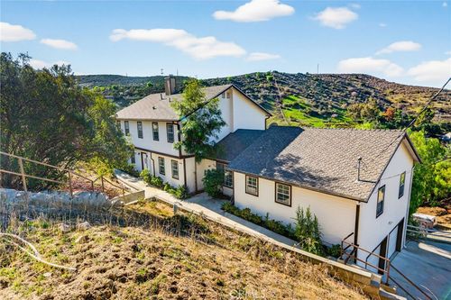 9404 Wayside Dr, Sunland, CA, 91040-1759 | Card Image