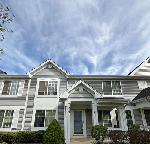 652 Lincoln Station Dr, Oswego, IL, 60543-8138 | Card Image