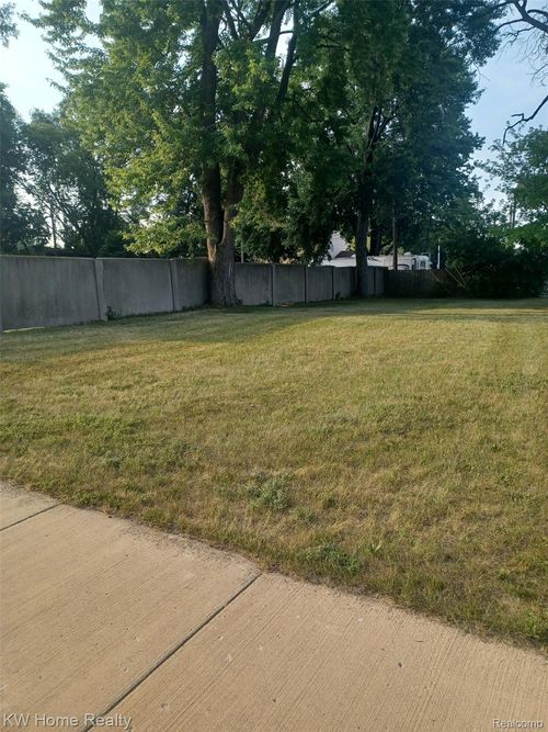 934 E Granet Ave, Hazel Park, MI, 48030-2123 | Card Image