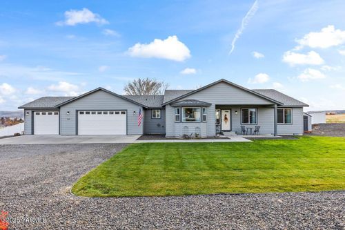 168 Wickstrom Ln, Selah, WA, 98942-8718 | Card Image