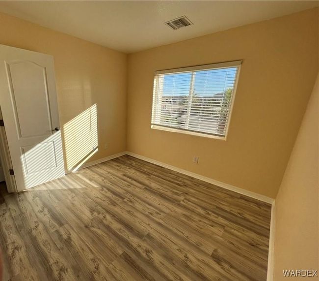 Den | Image 8