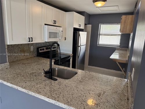 apt-201-842 Ne 209th St, Miami, FL, 33179-1217 | Card Image