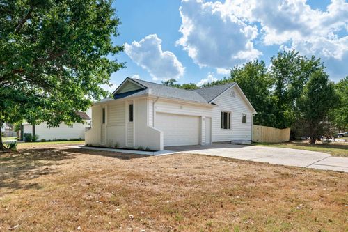 323 N Covington St, Wichita, KS, 67212-4775 | Card Image