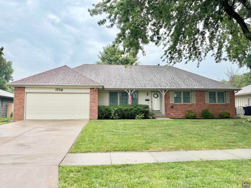 1736 Sw Arrowhead Rd, Topeka, KS, 66604-3729 | Card Image